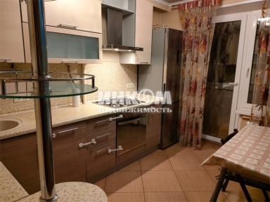 3-х комнатная квартира, Парковая 1-я ул, 8