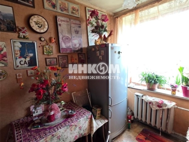 1 комната в 3-х комнатной квартире, Марии Ульяновой ул, 17 корп.1